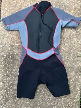 Orageous Men’s Black, Gray & Red Short Sleeve Rash Guard. XXL